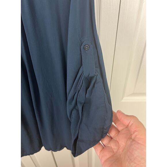 Torrid Harper Womens Plus 2X Blue Blouse V Neck 3/4 Roll Tab Sleeve Top Rayon - Picture 4 of 6
